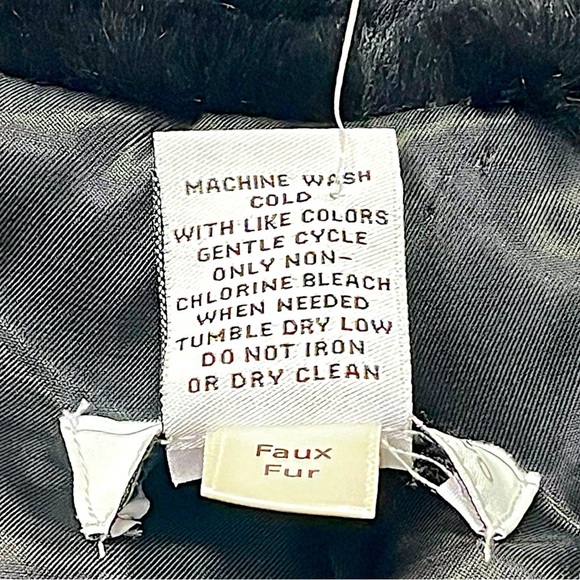 Carmen Marc Valvo Faux Fur Jacket - NWT - Picture 6 of 6